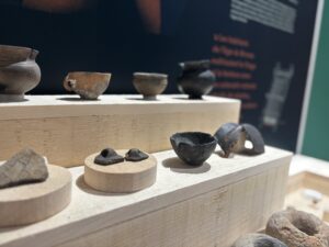 Apéro archéologique Inrap à Pierre-de-Bresse – discussion autour de poteries de l’âge du Bronze 