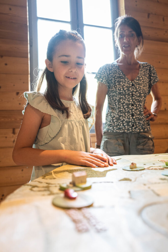 Famille - moulin musée de Ménetreuil