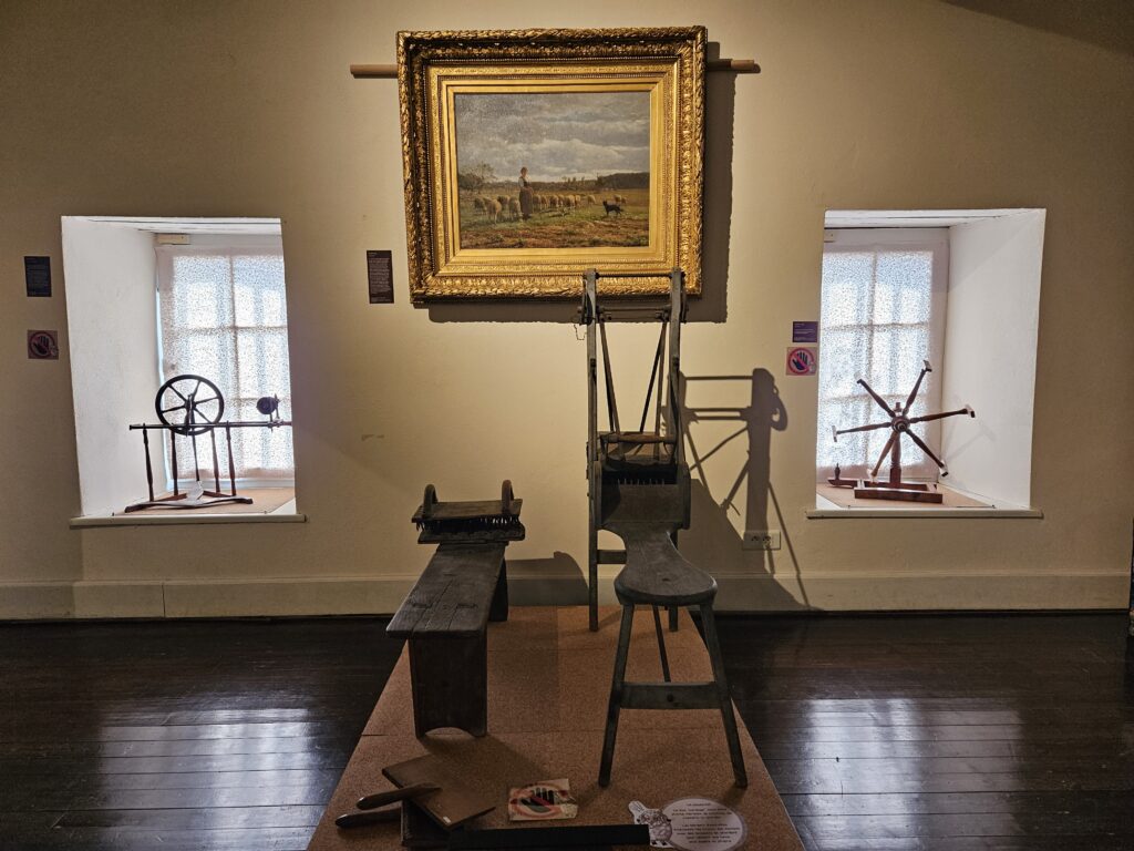 prêts d’œuvres Écomusée de la Bresse objets liés à la laine