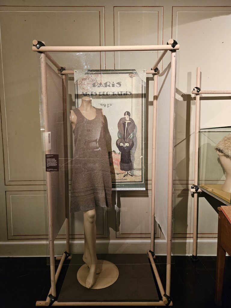 prêts d’œuvres de l’Écomusée de la Bresse – objets liés à la laine